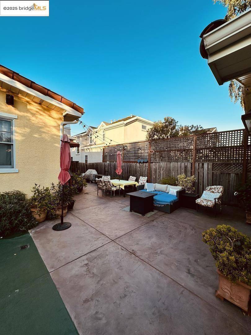 Burlingame, CA 94010,765 Farringdon LN