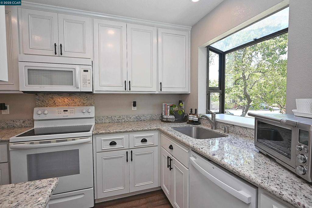 Walnut Creek, CA 94597,2574 Oak Road #202