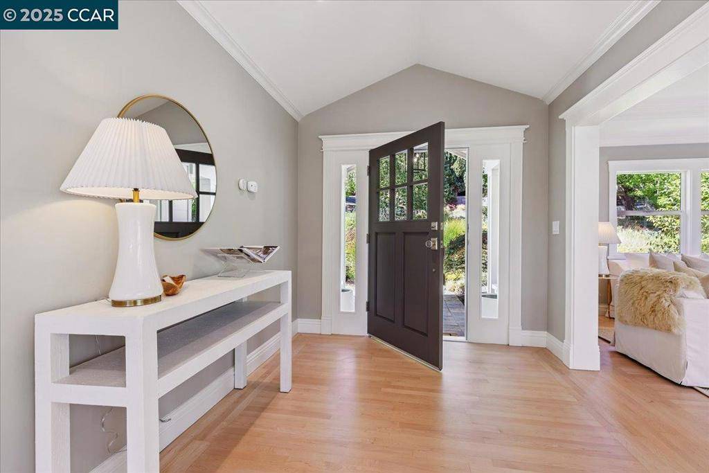 Orinda, CA 94563-3249,121 Meadow View Rd