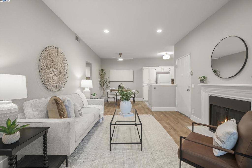 Fremont, CA 94536,36992 Meadowbrook Cmn #102