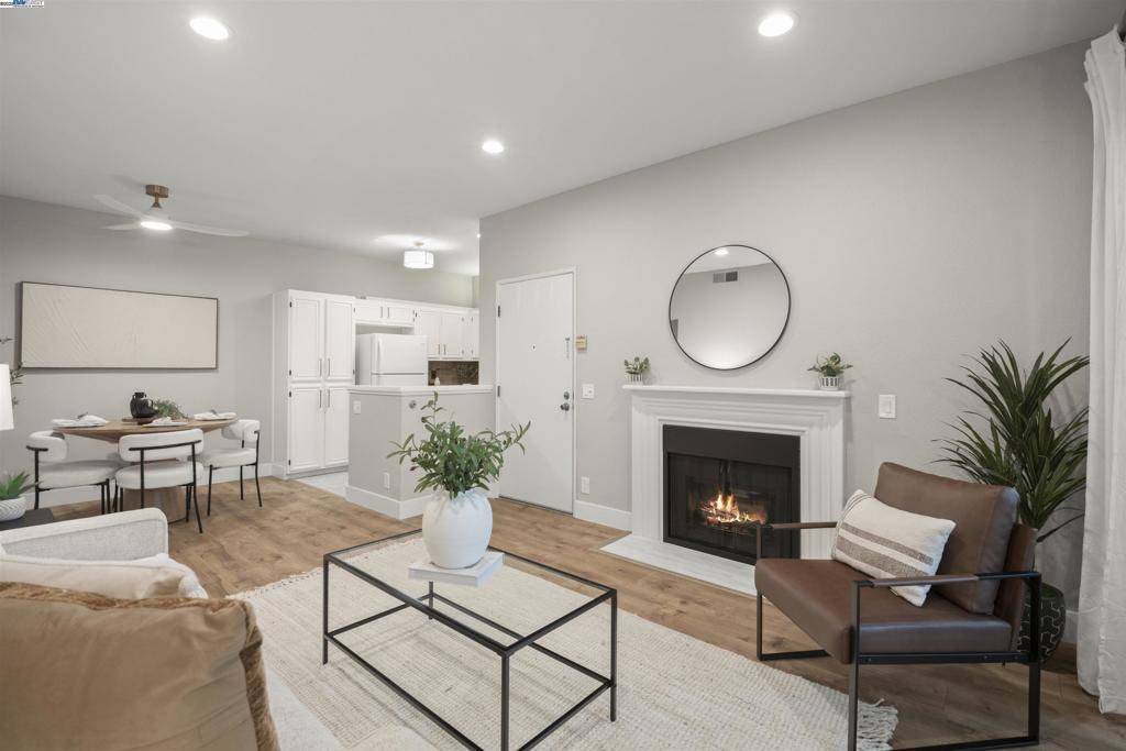 Fremont, CA 94536,36992 Meadowbrook Cmn #102