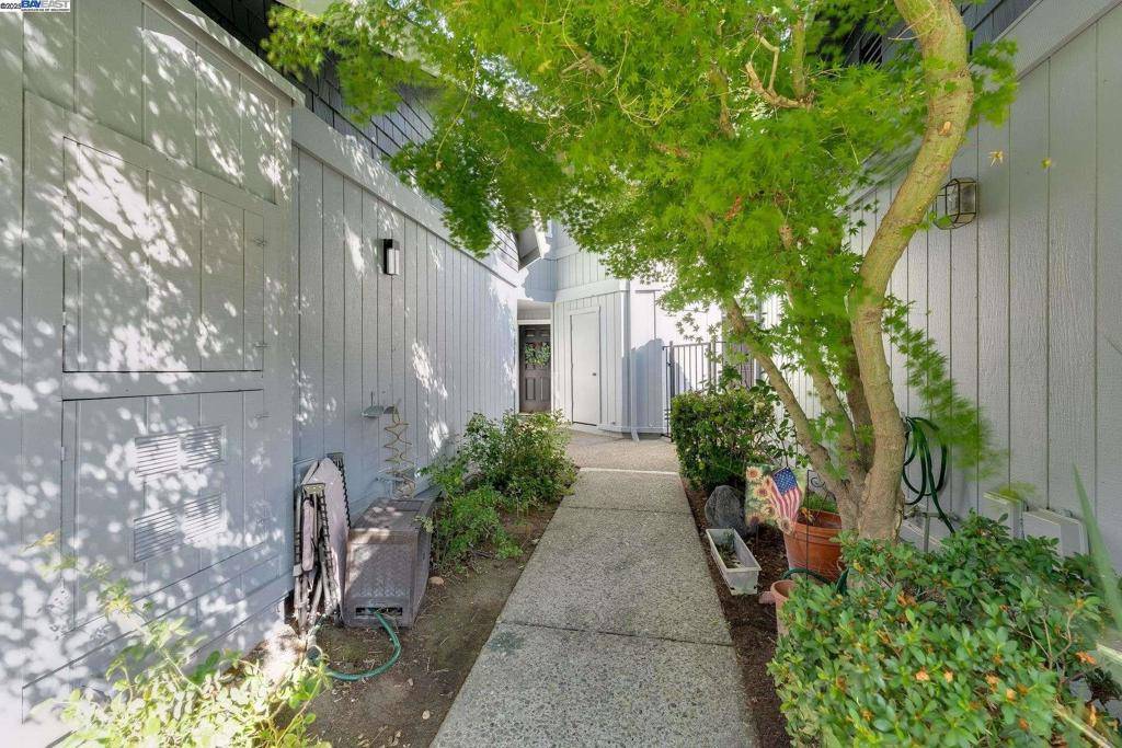 Pleasanton, CA 94588,4235 Sheldon Cir