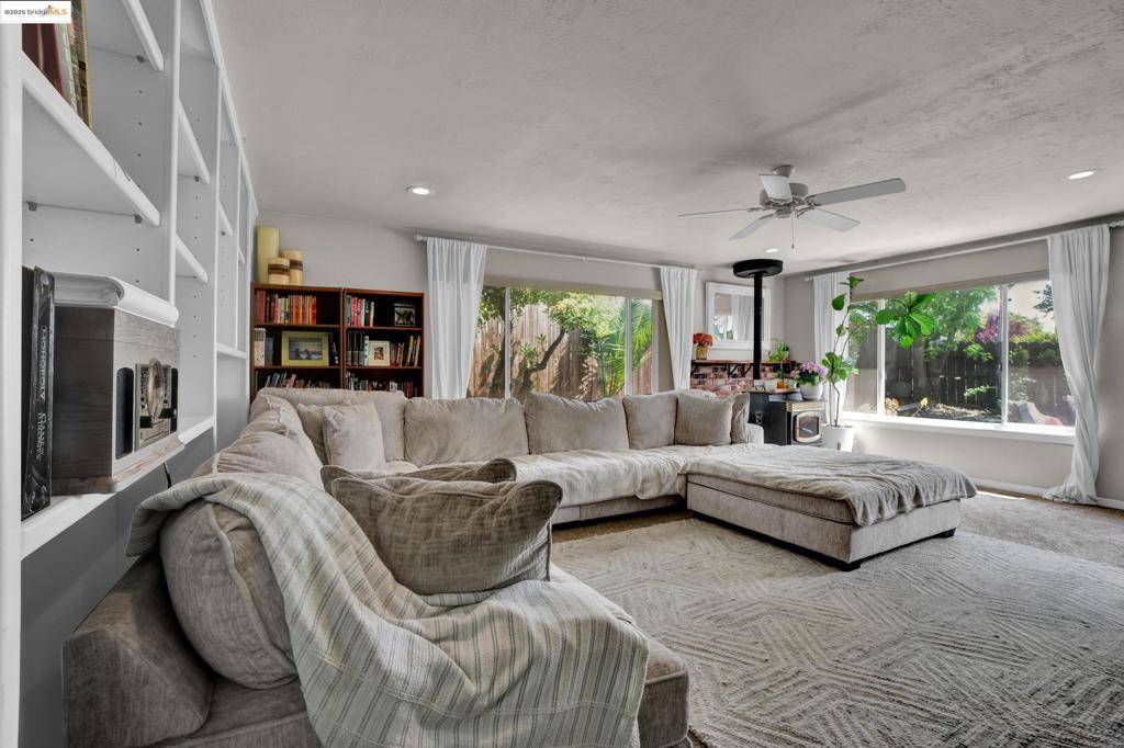 Rio Vista, CA 94571,835 Elm Way