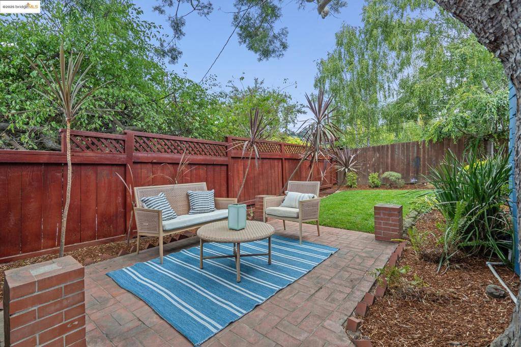 Oakland, CA 94602,4006 Lincoln Ave