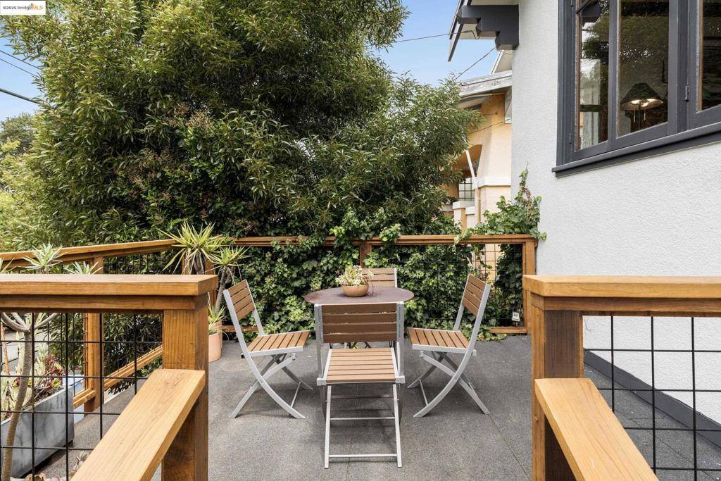 Berkeley, CA 94709,1409 Bonita Ave