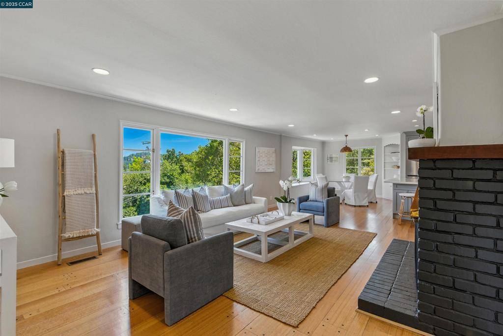 Orinda, CA 94563,4 La Campana Rd