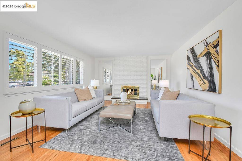 Pleasanton, CA 94566,789 E Angela St