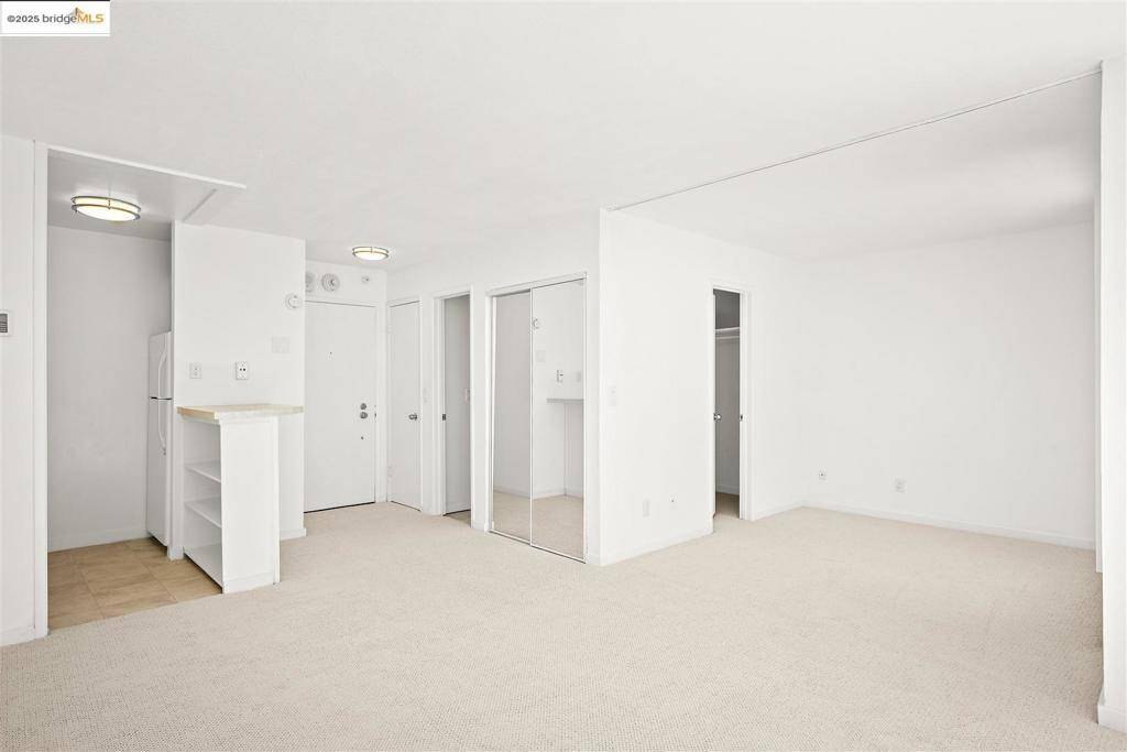 Emeryville, CA 94608,7 Commodore DR #A260