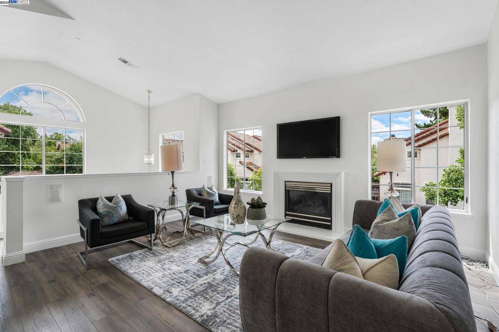 Pleasanton, CA 94588,5648 Belleza Dr