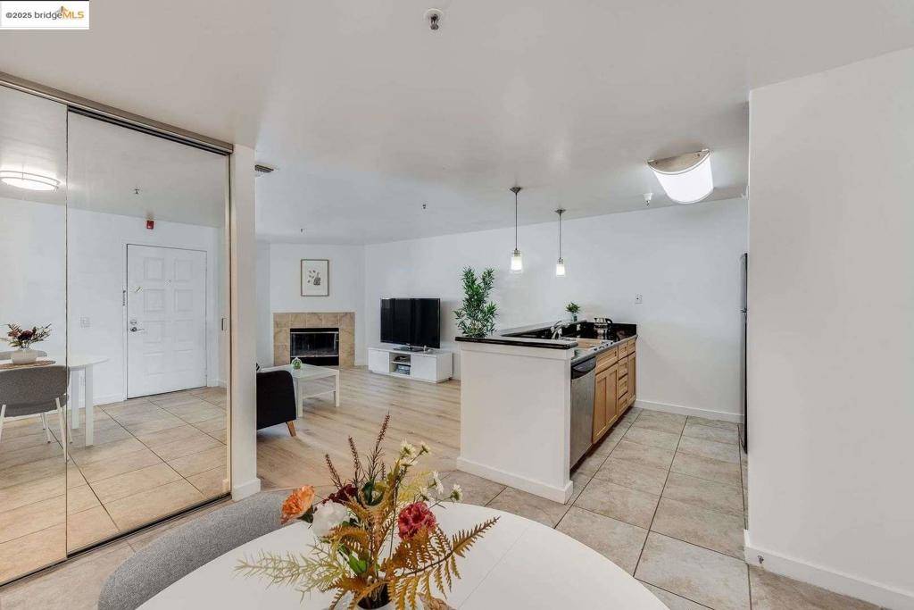 Emeryville, CA 94608,6400 Christie AVE ##4317
