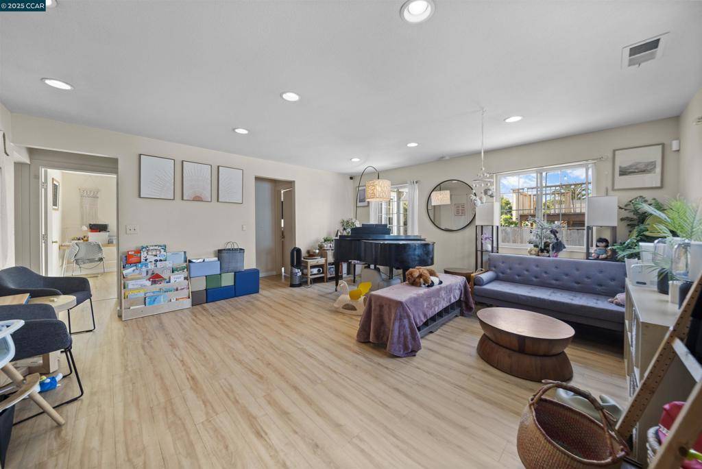 Oakland, CA 94608-4451,3106 Chestnut St