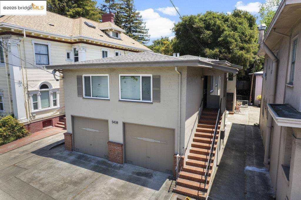 Oakland, CA 94618,5438 Claremont Avenue