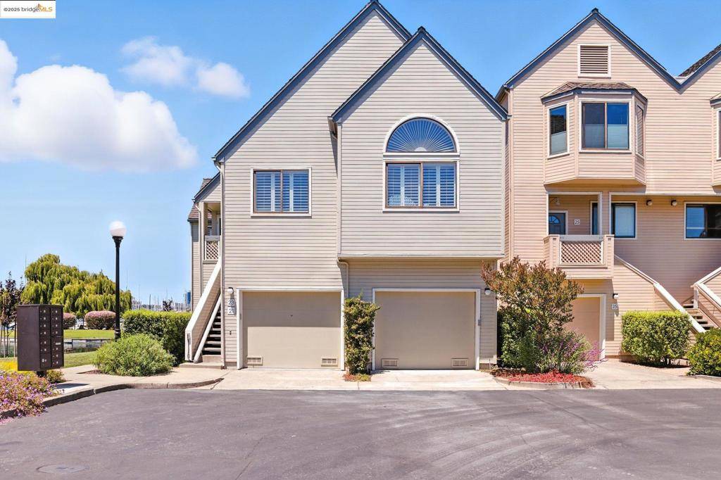 Alameda, CA 94501,23 Redondo Court