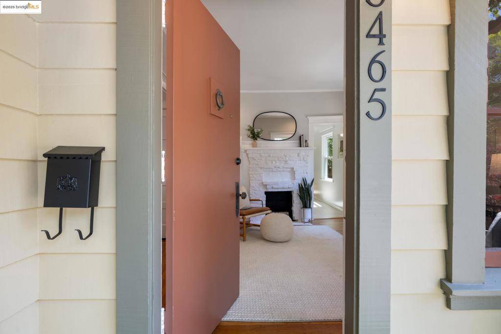 Oakland, CA 94618,5465 Kales Ave