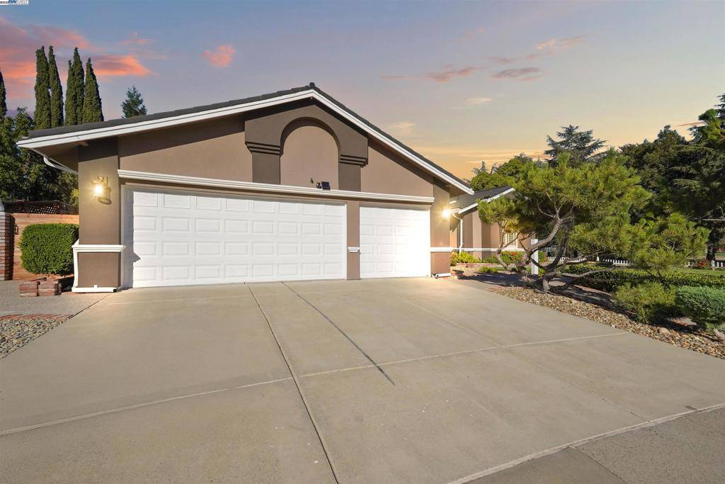 Pleasanton, CA 94588,3211 Harvey Ct