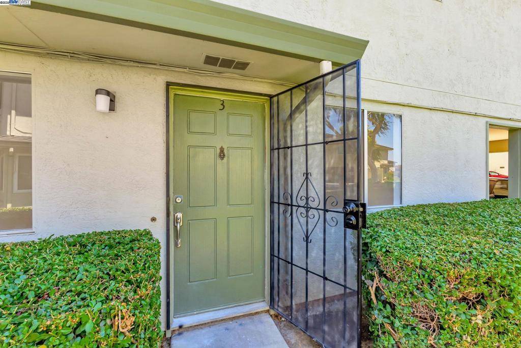 Union City, CA 94587,2274 Peacock Pl #3