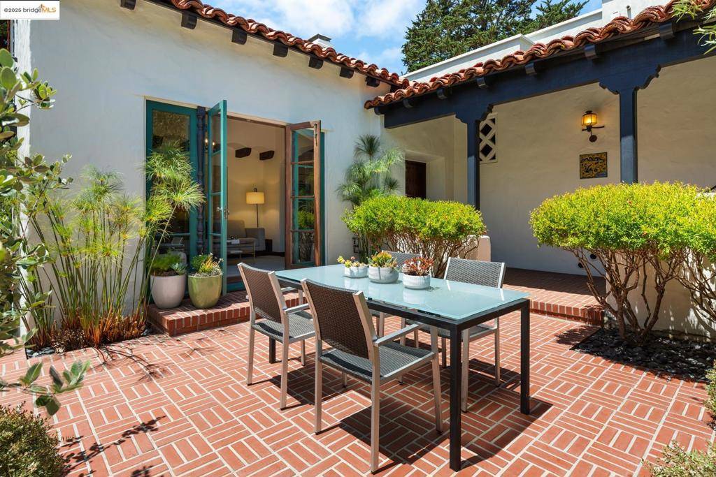 Berkeley, CA 94708,2583 Buena Vista Way