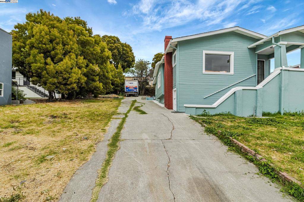 Oakland, CA 94605,9700 Macarrthur Blvd.