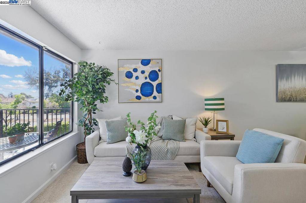 Union City, CA 94587,102 Camino Plz