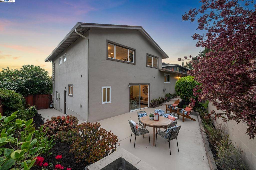 Oakland, CA 94619,598 CRESTMONT DRIVE