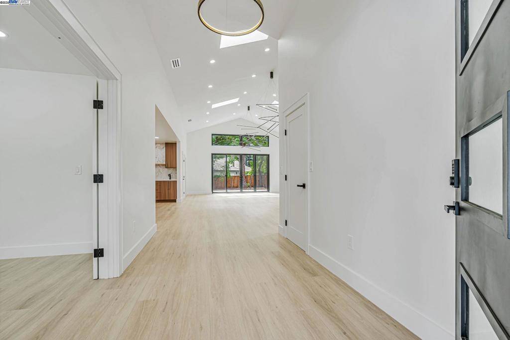 Walnut Creek, CA 94597,160 Via Del Sol