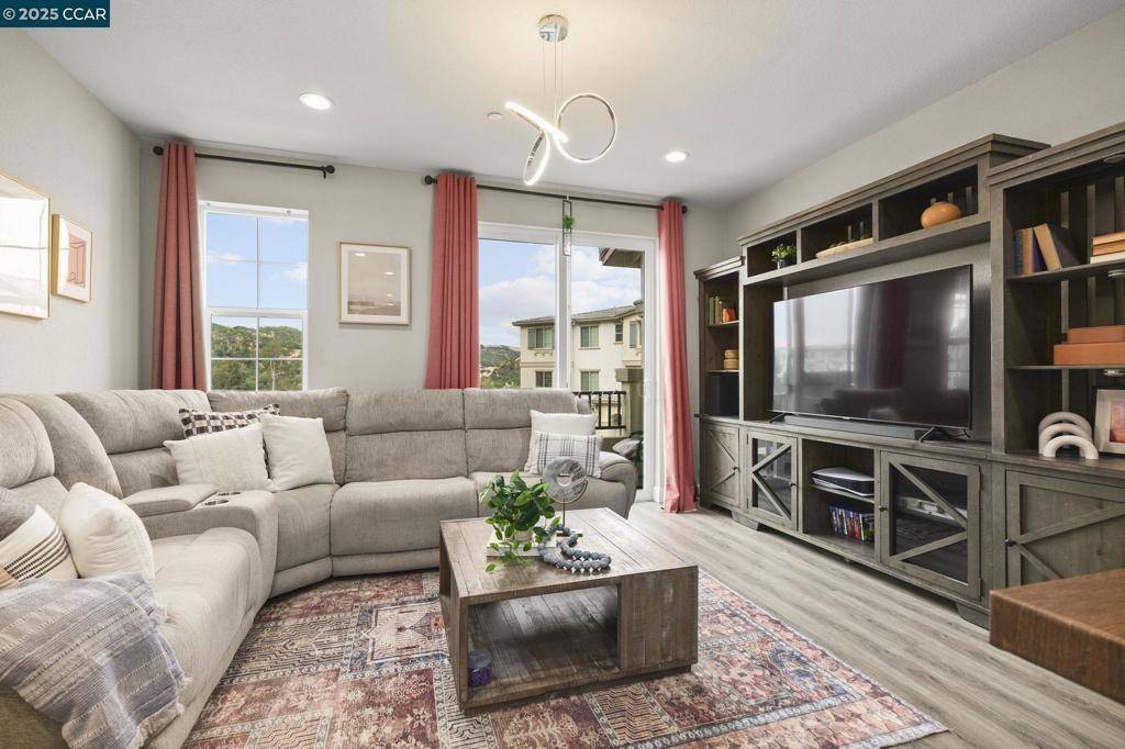 Martinez, CA 94553,144 Laurel Knoll Dr