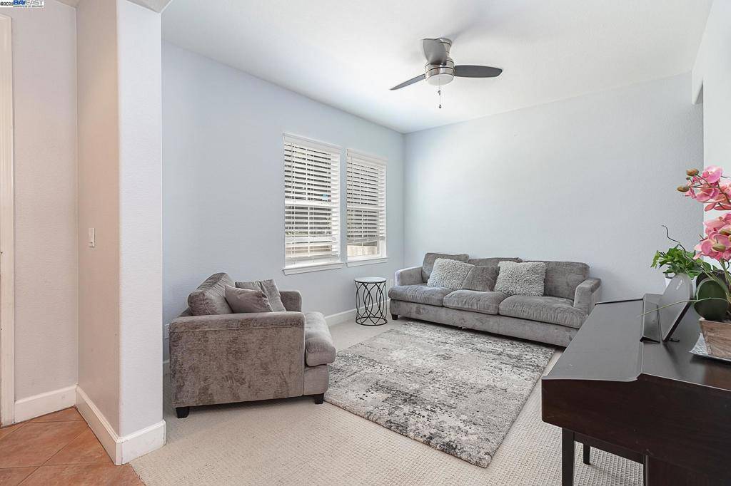 Oakdale, CA 95361,2376 Shire Way