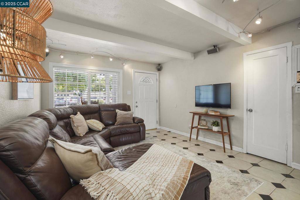 Antioch, CA 94509,6 Wightman Ct