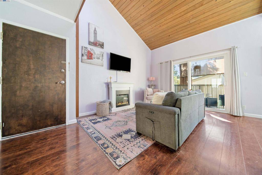 Walnut Creek, CA 94597,2716 Oak Rd #111
