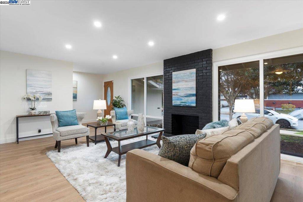Hayward, CA 94544,565 Lagunitas Ln