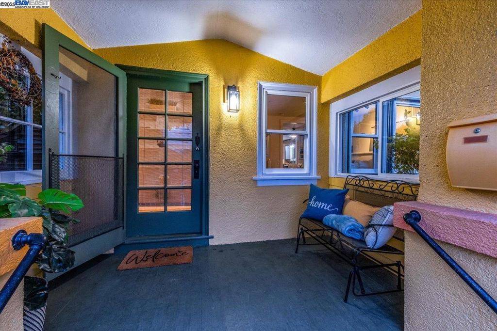 Oakland, CA 94611,194 John St