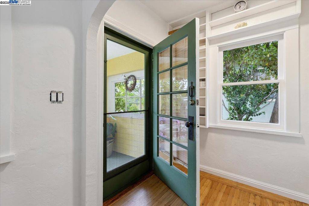 Oakland, CA 94611,194 John St