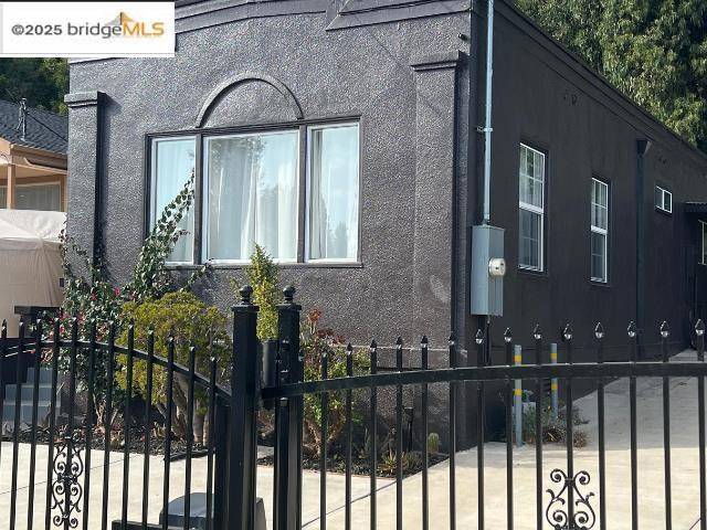 Oakland, CA 94605,6432 Sunnymere