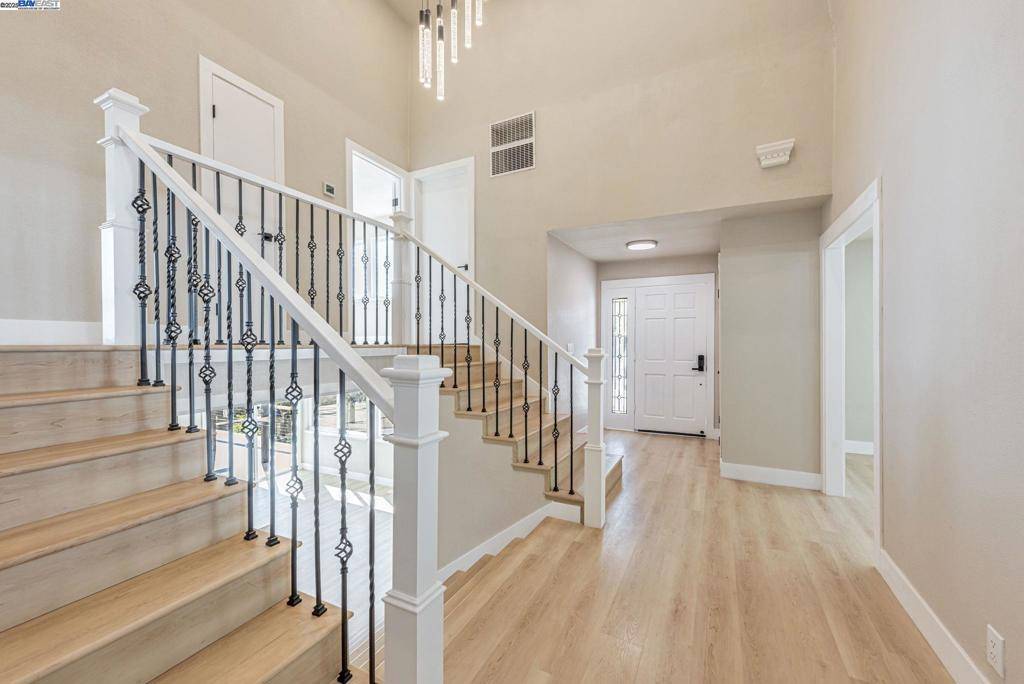 San Jose, CA 95127,10745 Ridgeview Way