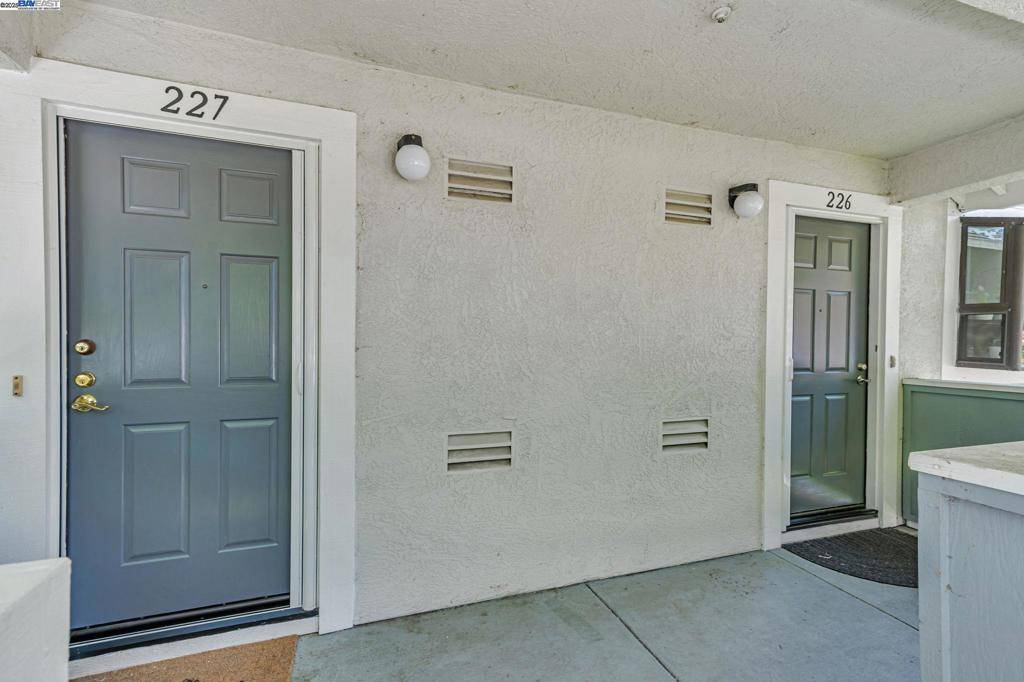 Walnut Creek, CA 94597,2584 Oak Rd #227