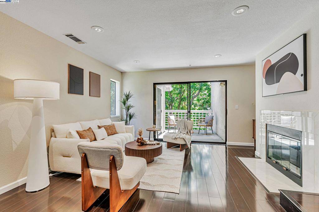 Walnut Creek, CA 94597,2584 Oak Rd #227