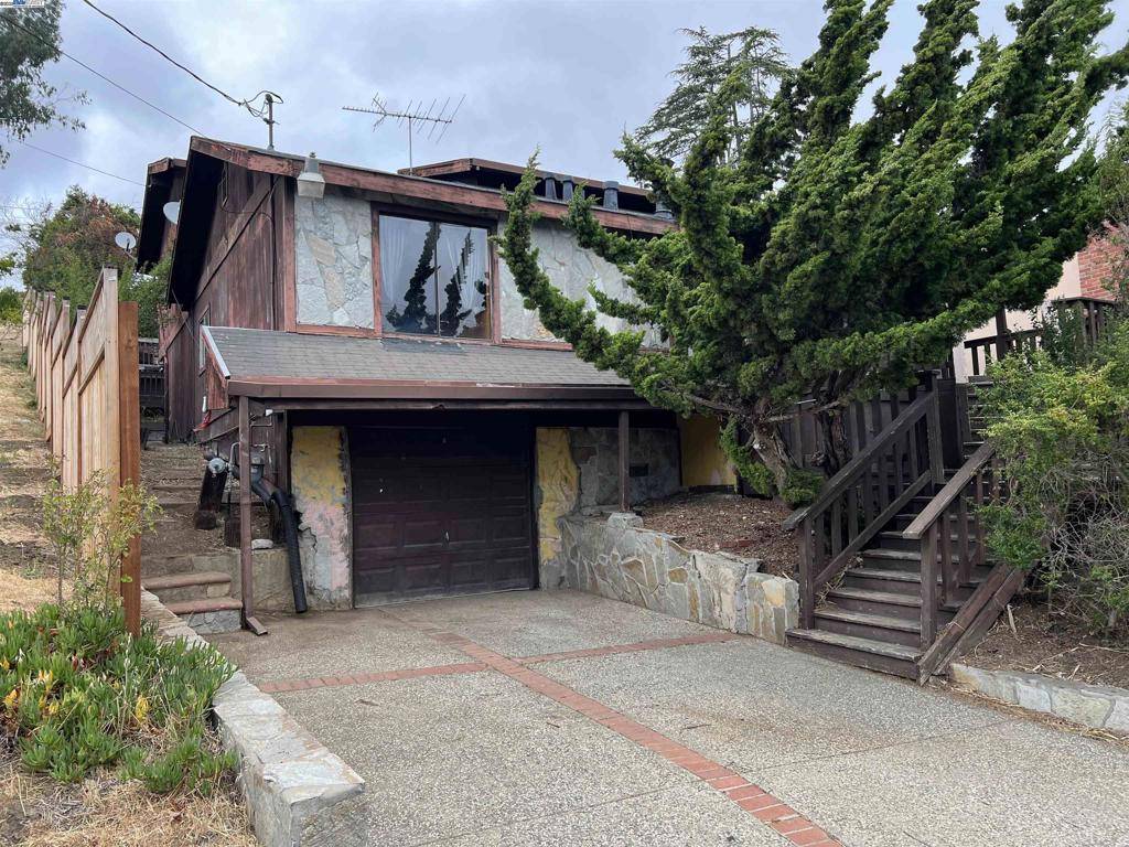 Castro Valley, CA 94546,2812 Sydney Way