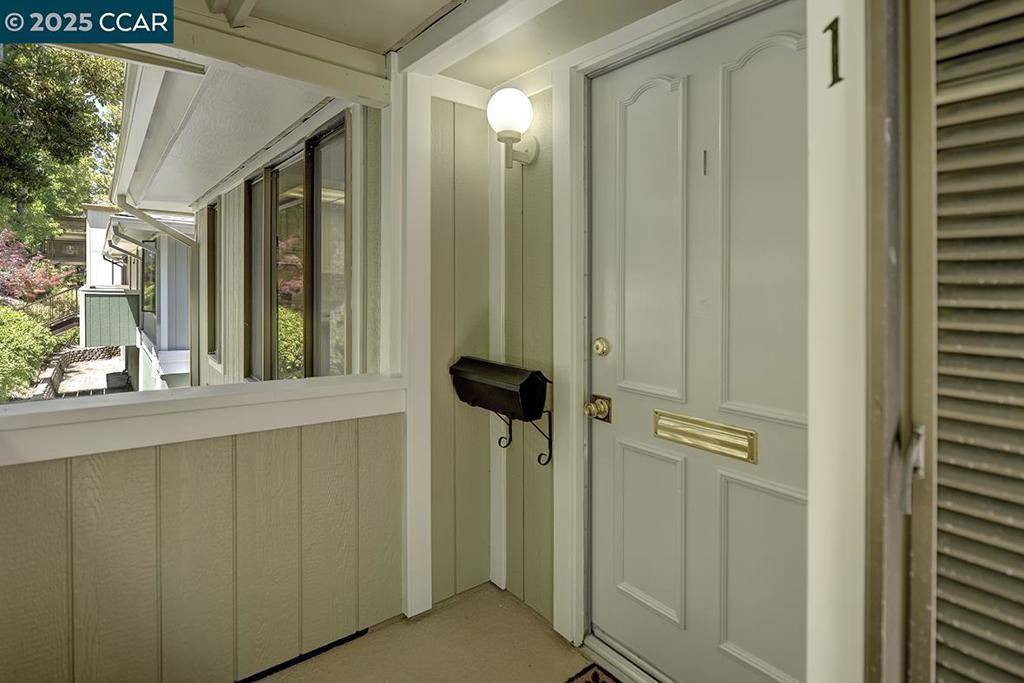 Walnut Creek, CA 94595,1333 Singingwood Ct #1