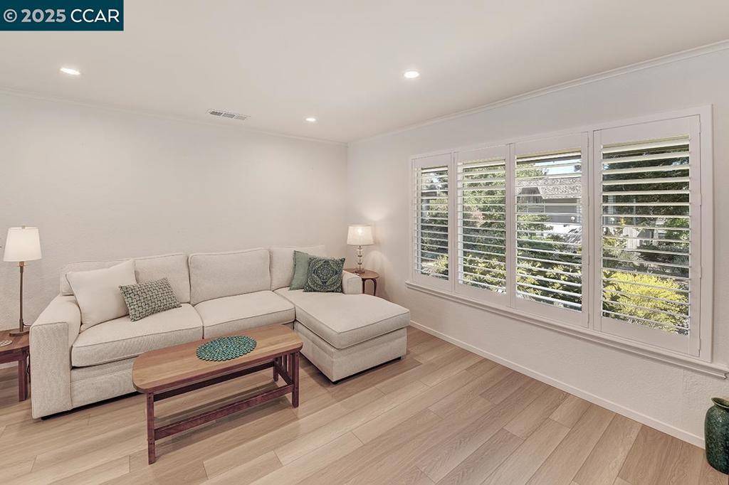 Walnut Creek, CA 94595,3128 Tice Creek Dr #4
