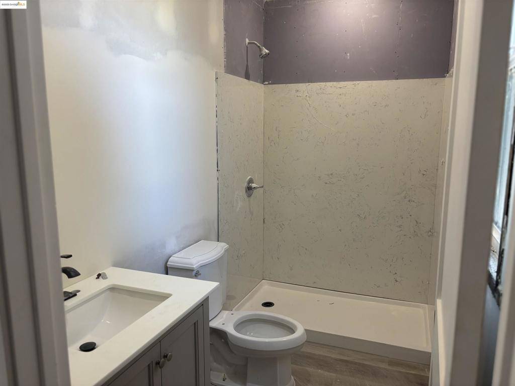 Oakland, CA 94603,9502 Olive St