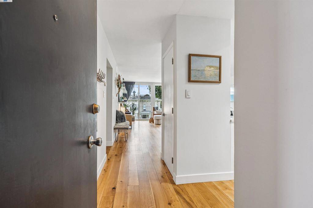 Oakland, CA 94612,1425 Lakeside Dr #303
