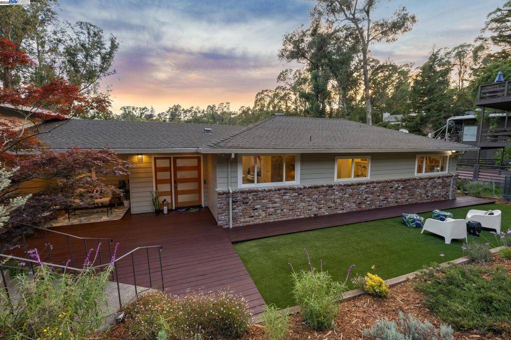 Oakland, CA 94611,2025 ARROWHEAD DRIVE