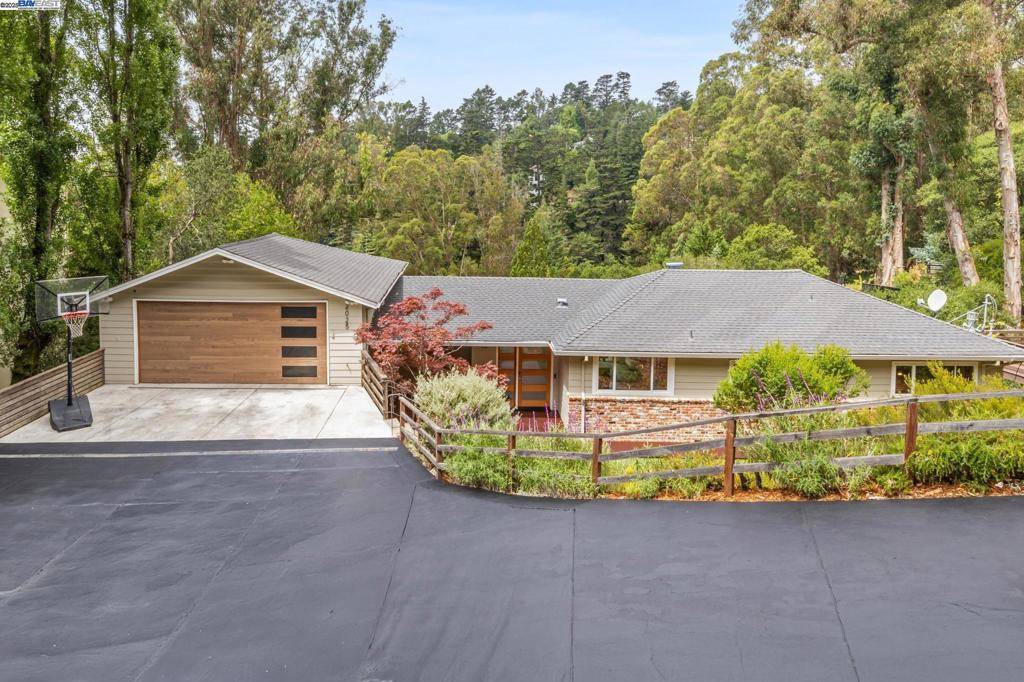 Oakland, CA 94611,2025 ARROWHEAD DRIVE