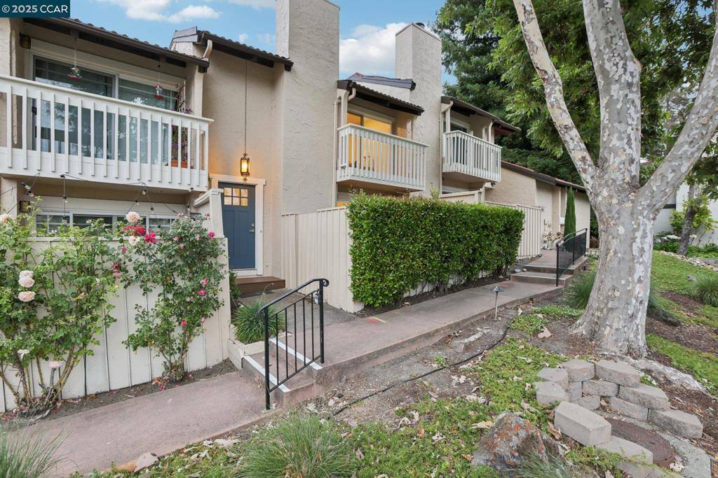 Moraga, CA 94556,1422 Camino Peral