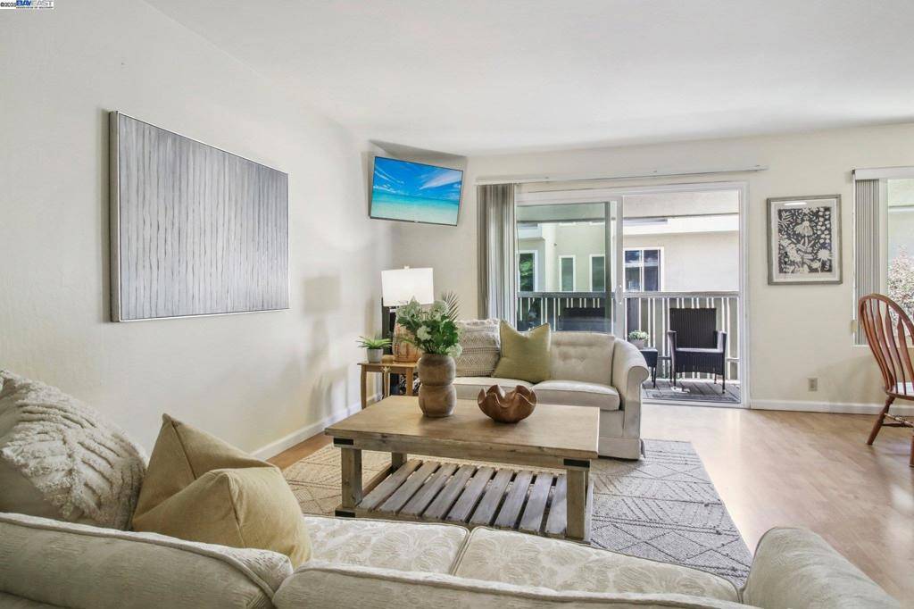 Walnut Creek, CA 94597,2716 Oak Rd #117