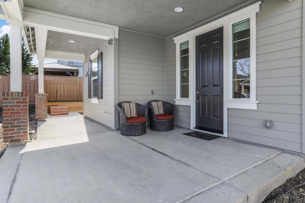 Tracy, CA 95391,711 N PLUMAS DR