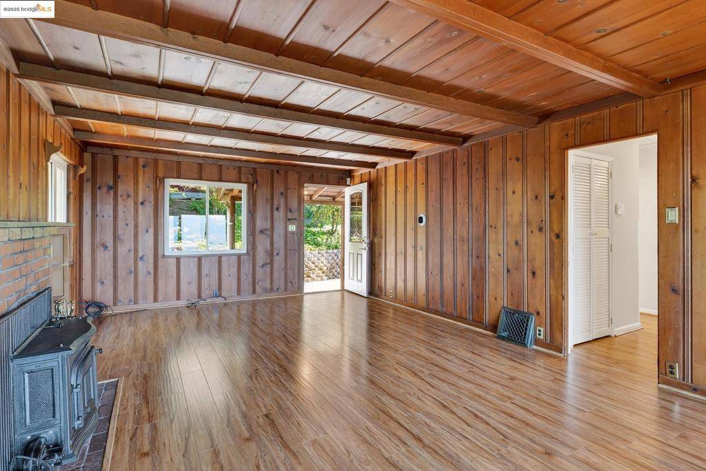 Oakland, CA 94611-1933,237 Taurus Ave.
