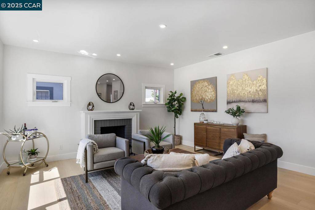 Oakland, CA 94601,2155 Rosedale Ave