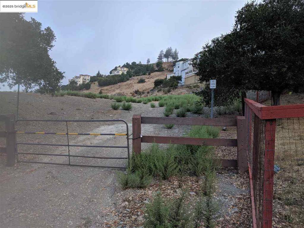 Oakland, CA 94619,0 Redwood Rd