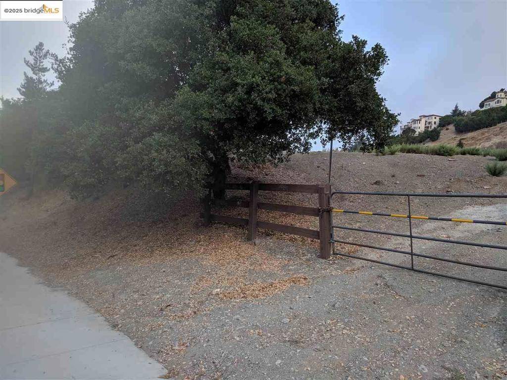 Oakland, CA 94619,0 Redwood Rd